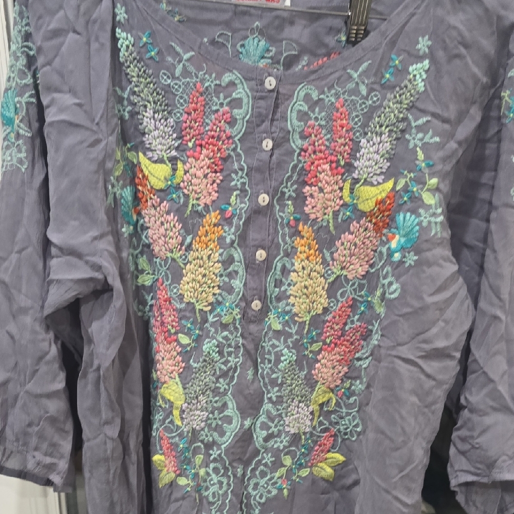 Johnny Was -  embroidered flowers and hummingbirds - Picture 3 of 5